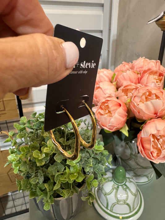 Gold Curvy Circle Earrings