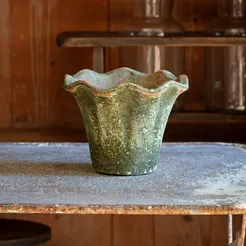 AGED RUFFLED EDGE POT